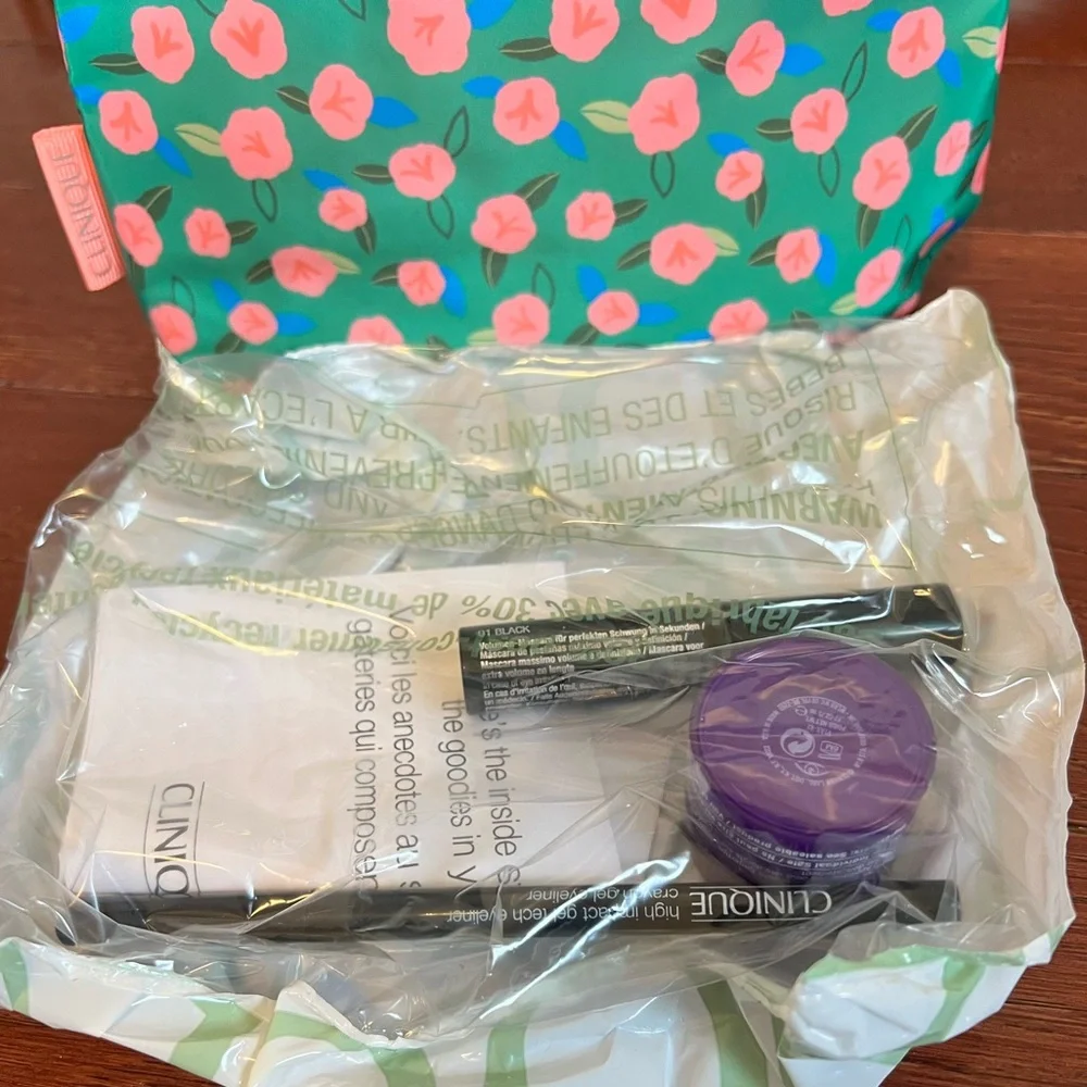 New in package!  Clinique Eye Makeup Kit with Floral Cosmetic Bag